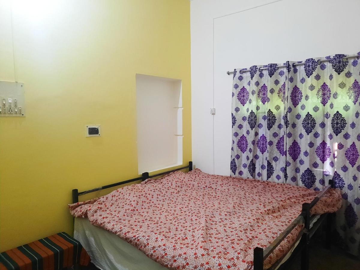 Hostel Dden Vennell 2-homestay Close To Metro Kolkata